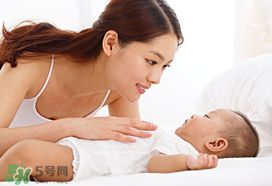 怎么哄寶寶入睡？哄寶寶睡覺的方法