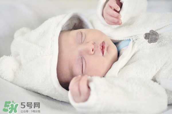 寶寶張嘴睡覺會變丑嗎？寶寶張嘴睡覺的危害