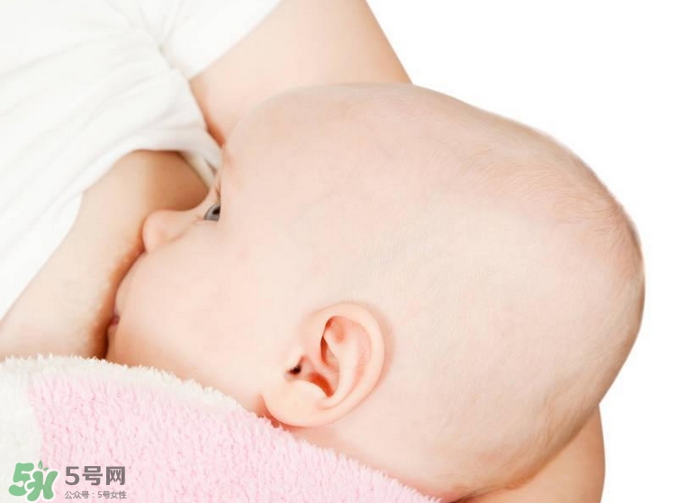 母乳喂養(yǎng)的寶寶大便怎樣正常？母乳喂養(yǎng)的寶寶需要補鈣嗎？