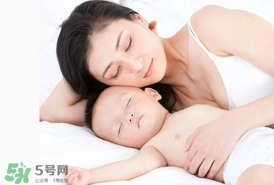 寶寶睡覺突然大哭是什么原因？寶寶睡覺突然哭醒怎么辦？