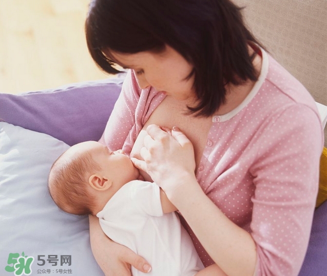 母乳喂養(yǎng)胸部會變形嗎？如何避免產(chǎn)后乳房變形？
