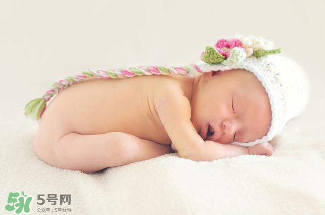 寶寶張嘴睡覺怎么回事？寶寶張嘴睡覺怎么糾正？