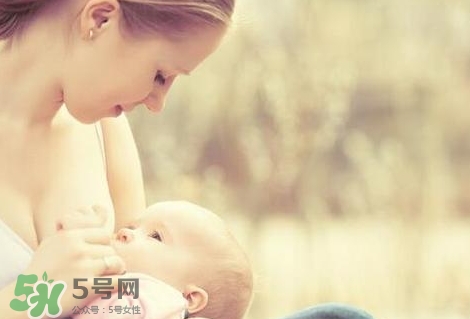 母乳喂養(yǎng)的寶寶大便怎樣正常？母乳喂養(yǎng)的寶寶需要補鈣嗎？