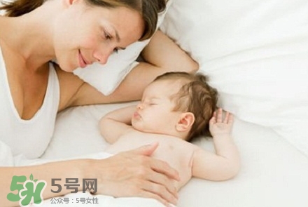 哄小寶寶乖乖睡覺(jué)的9大絕招 哄寶寶睡覺(jué)禁忌