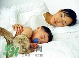 寶寶睡覺(jué)出汗多是什么原因？寶寶睡覺(jué)的常見(jiàn)誤區(qū)