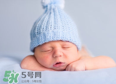 寶寶睡覺搖頭怎么回事？寶寶睡覺搖頭是缺鈣嗎？