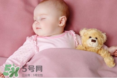 母乳喂養(yǎng)的寶寶需要喂水嗎？母乳喂養(yǎng)的重要性