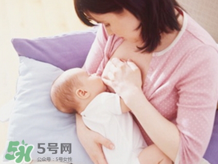 母乳喂養(yǎng)的寶寶大便怎樣正常？母乳喂養(yǎng)的寶寶需要補鈣嗎？