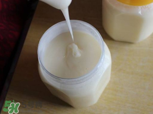 椴樹蜜和百花蜜哪個好？椴樹蜜和百花蜜的區(qū)別