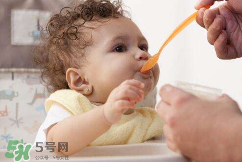 寶寶不吃輔食怎么辦？5個小妙招讓寶寶乖乖吃輔食