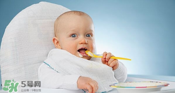 寶寶不吃輔食怎么辦？5個小妙招讓寶寶乖乖吃輔食