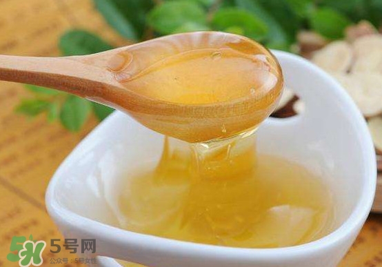 椴樹蜜和百花蜜哪個好？椴樹蜜和百花蜜的區(qū)別