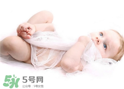 生孩子臍帶怎么剪？臍帶晚剪有什么影響？