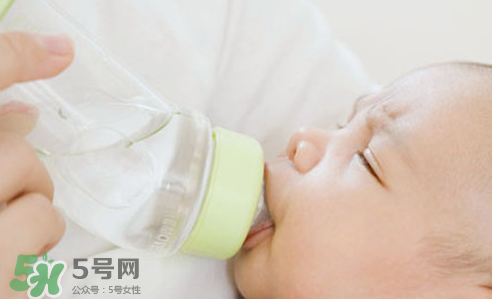 寶寶能喝礦泉水嗎？礦泉水寶寶適合寶寶喝嗎？