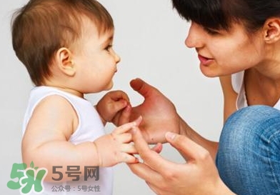 寶寶說話早晚和智力有關(guān)系嗎？寶寶說話晚怎么辦？