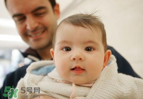 寶寶什么時(shí)候?qū)W會(huì)說(shuō)話？怎么教寶寶說(shuō)話？