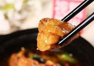美國黃燜雞米飯為什么那么貴？美國黃燜雞米飯多少錢一份？