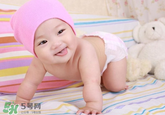 寶寶發(fā)燒出汗可以蓋被子嗎？寶寶發(fā)燒出汗了會(huì)退燒嗎？