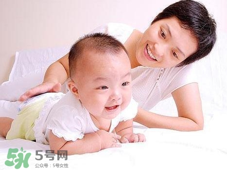 寶寶發(fā)燒出汗可以蓋被子嗎？寶寶發(fā)燒出汗了會(huì)退燒嗎？