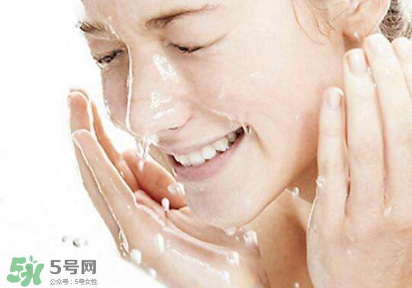 正確敷面膜的時間是多少？敷面膜小知識
