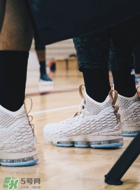 nike lebron 15 ghost什么時候發(fā)售_多少錢？