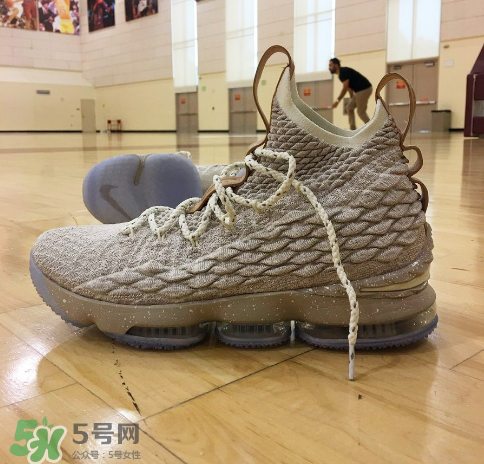 nike lebron 15 ghost實(shí)物細(xì)節(jié)怎么樣？