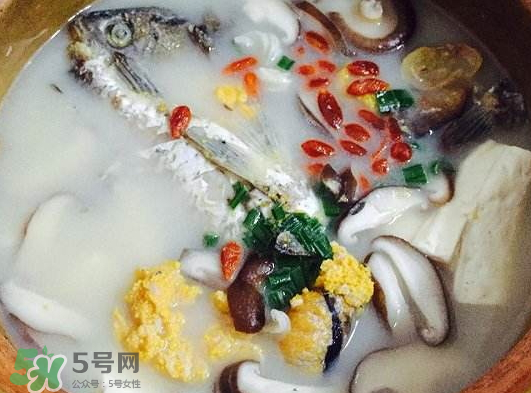 鯽魚(yú)湯可以放香菇嗎？香菇鯽魚(yú)湯的做法