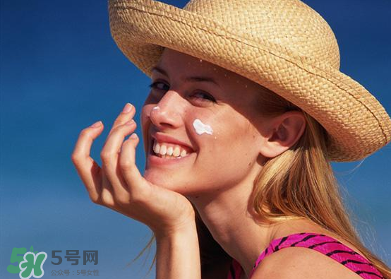 皮膚白不怕曬就不需要涂防曬？關(guān)于防曬的謠言