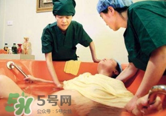 水中分娩時難產(chǎn)怎么辦？水中分娩和無痛分娩哪個好？