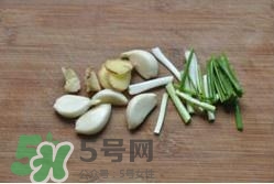 香辣蟹怎么做最好吃？香辣蟹怎么處理螃蟹？