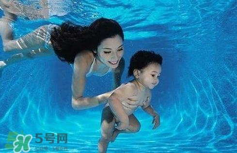 水中分娩時(shí)寶寶會嗆水嗎？水中分娩寶寶不會淹嗎？