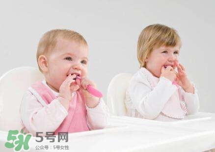 和寶寶同房睡還能過性生活嗎？有孩子之后怎么過性生活？
