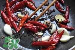 香辣蟹怎么做最好吃？香辣蟹怎么處理螃蟹？