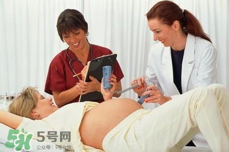 水中分娩時難產(chǎn)怎么辦？水中分娩和無痛分娩哪個好？