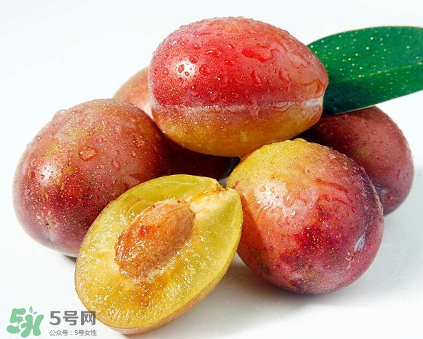 西梅可以和葡萄一起吃嗎？西梅的食用功效有哪些？