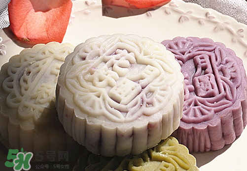 月餅皮可以用低筋面粉嗎？月餅皮用什么面粉？