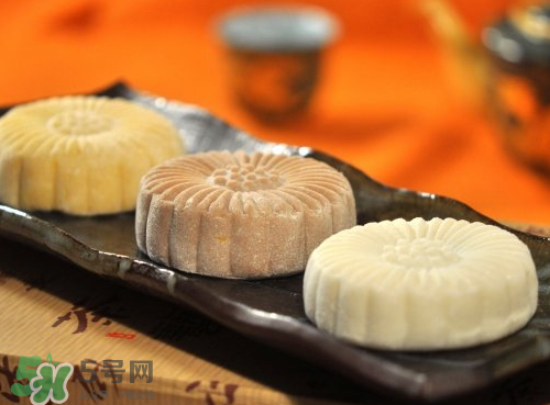 月餅皮可以用低筋面粉嗎？月餅皮用什么面粉？