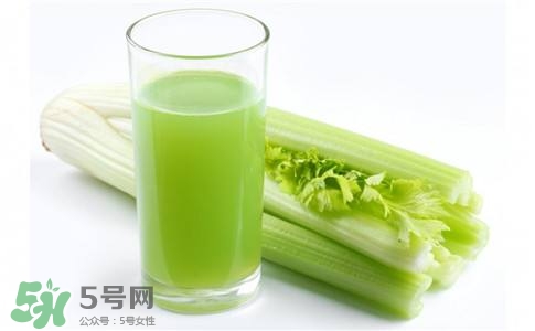 芹菜和什么榨汁好喝？芹菜榨汁需要煮熟嗎？