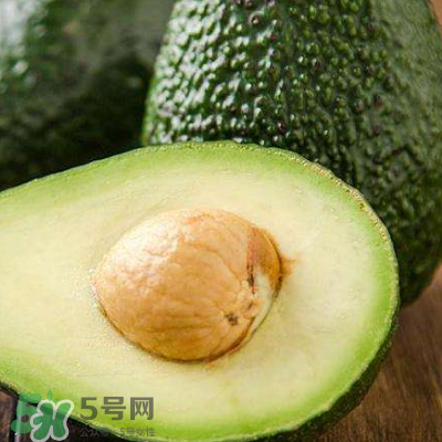 牛油果榨汁要去皮嗎？牛油果榨汁要加水嗎？