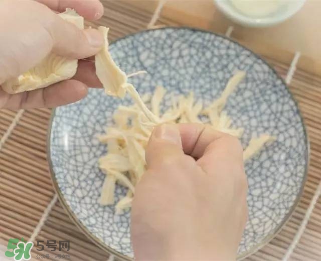 牛油果沙拉怎么做？牛油果沙拉用什么醬？