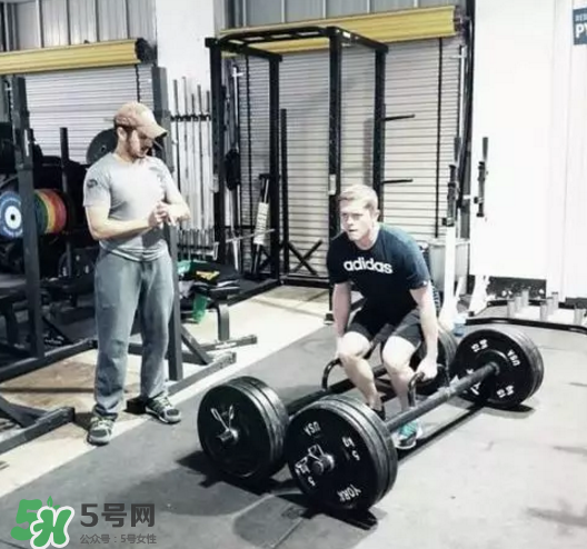 農(nóng)夫行走可以單手嗎？農(nóng)夫行走要沉肩嗎？