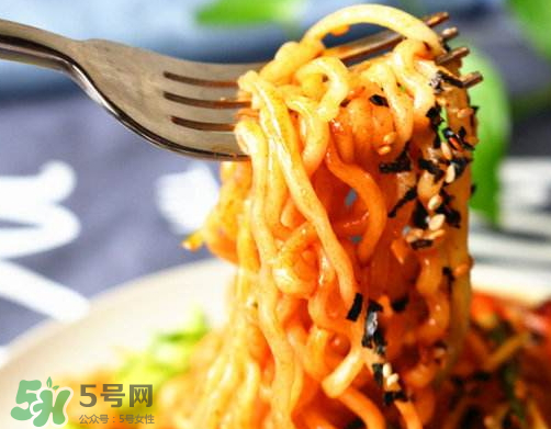 火雞面熱量高嗎？三養(yǎng)火雞面熱量