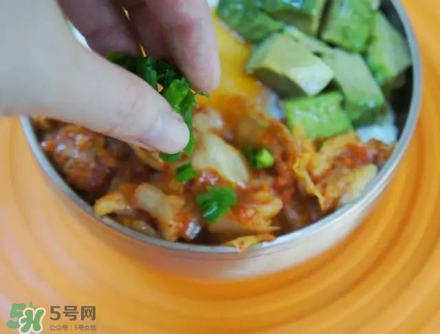 牛油果沙拉怎么做？牛油果沙拉用什么醬？