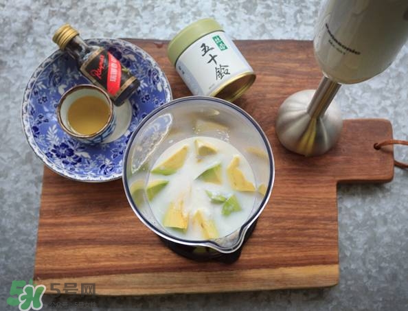 牛油果沙拉怎么做？牛油果沙拉用什么醬？