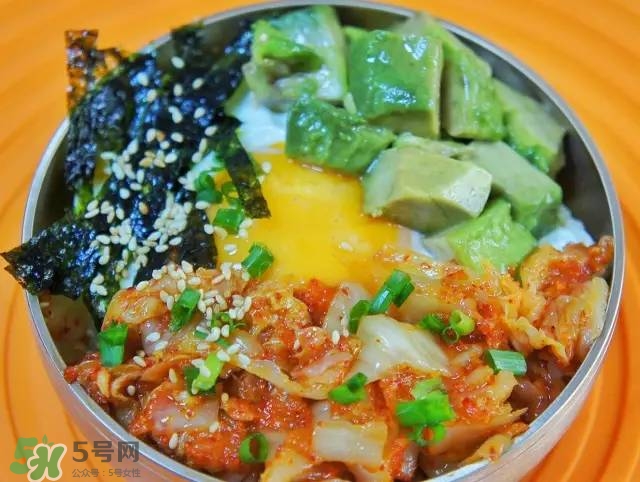 牛油果沙拉怎么做？牛油果沙拉用什么醬？