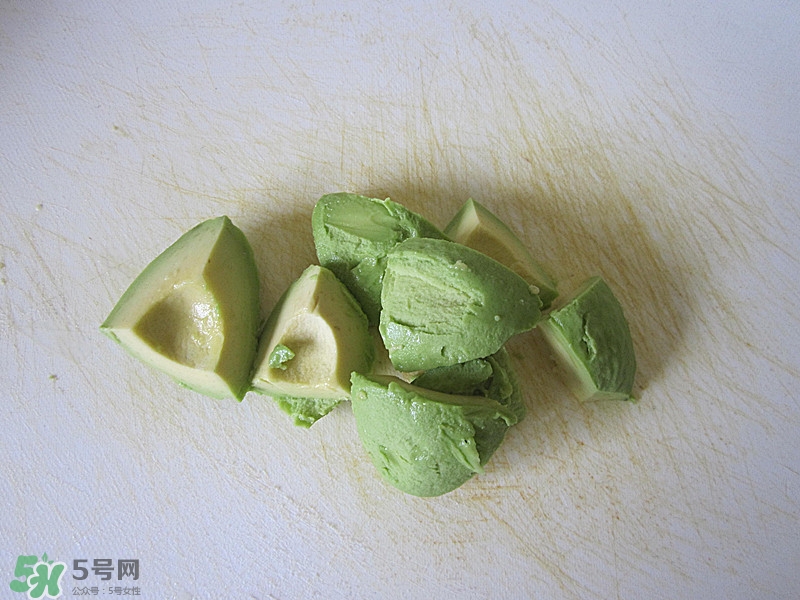 牛油果沙拉怎么做？牛油果沙拉用什么醬？