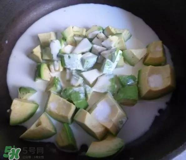 牛油果沙拉怎么做？牛油果沙拉用什么醬？