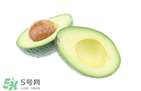 寶寶吃牛油果要蒸熟嗎？寶寶吃牛油果會便秘嗎？