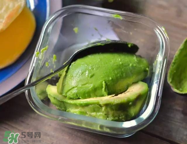 牛油果沙拉怎么做？牛油果沙拉用什么醬？