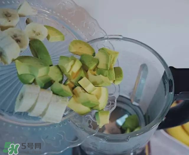 牛油果沙拉怎么做？牛油果沙拉用什么醬？